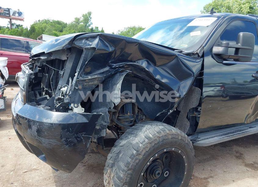 Photo 6 of 2010 Chevrolet Suburban 1500 LT1 (VIN 1GNUCJE08AR133987)