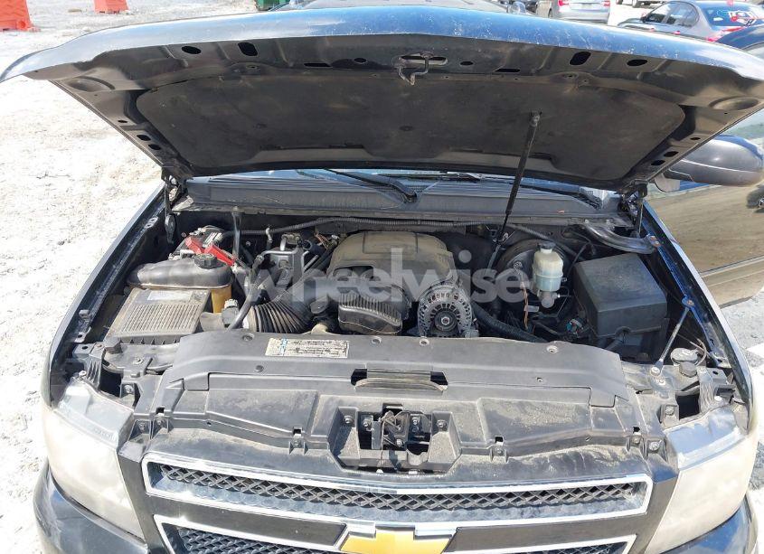 Photo 10 of 2010 Chevrolet Suburban 1500 LT1 (VIN 1GNUCJE08AR192831)