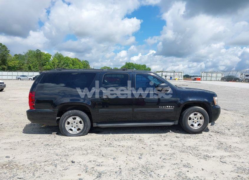 Photo 13 of 2010 Chevrolet Suburban 1500 LT1 (VIN 1GNUCJE08AR192831)