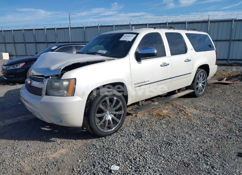 Photo 2 of 2010 Chevrolet Suburban 1500 LTZ (VIN 1GNUCKE00AR176516)