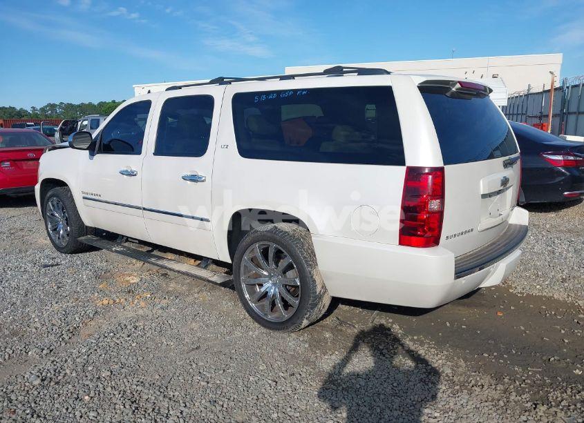 Photo 3 of 2010 Chevrolet Suburban 1500 LTZ (VIN 1GNUCKE00AR176516)