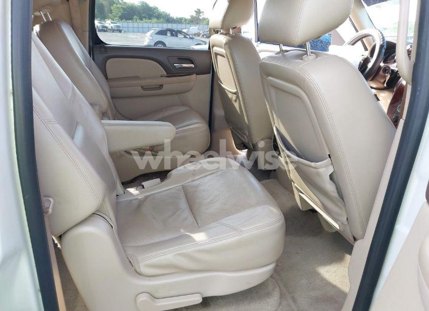 Photo 8 of 2010 Chevrolet Suburban 1500 LTZ (VIN 1GNUCKE00AR176516)