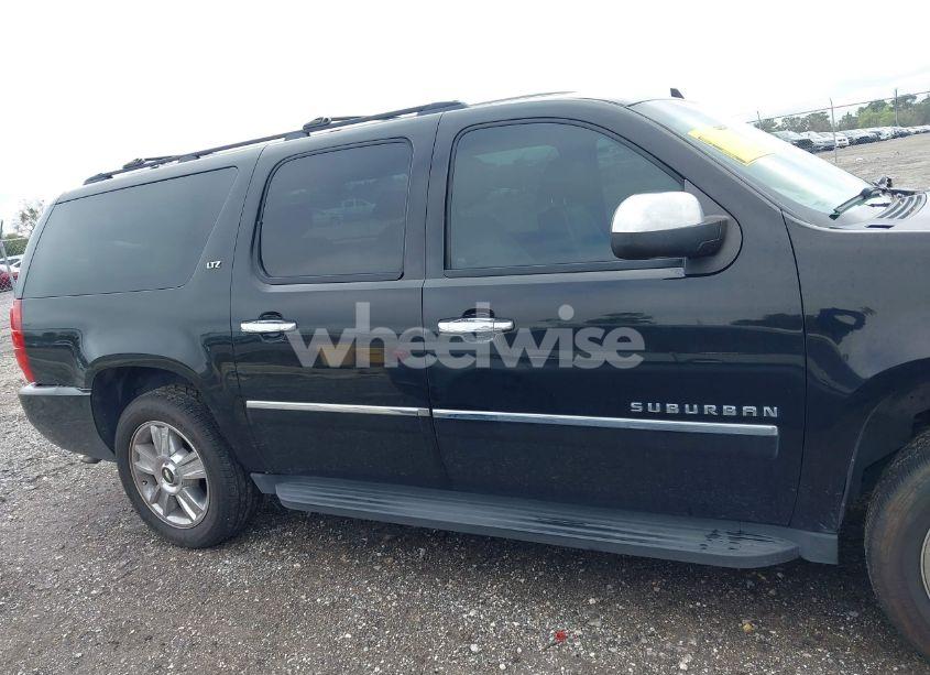 Photo 13 of 2010 Chevrolet Suburban 1500 LTZ (VIN 1GNUCKE02AR220449)
