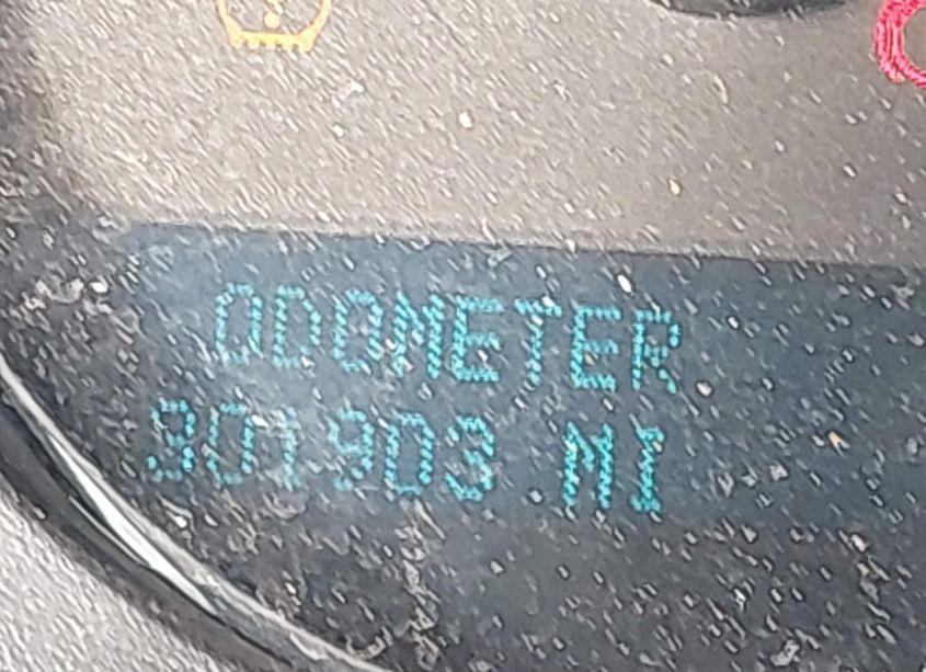 Photo 16 of 2010 Chevrolet Suburban 1500 LTZ (VIN 1GNUCKE02AR256268)