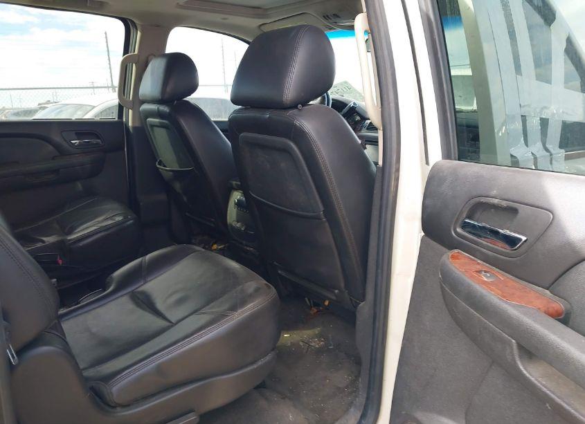 Photo 8 of 2010 Chevrolet Suburban 1500 LTZ (VIN 1GNUCKE02AR256268)