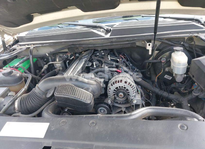 Photo 10 of 2010 Chevrolet Suburban 1500 LTZ (VIN 1GNUCKE05AR173031)