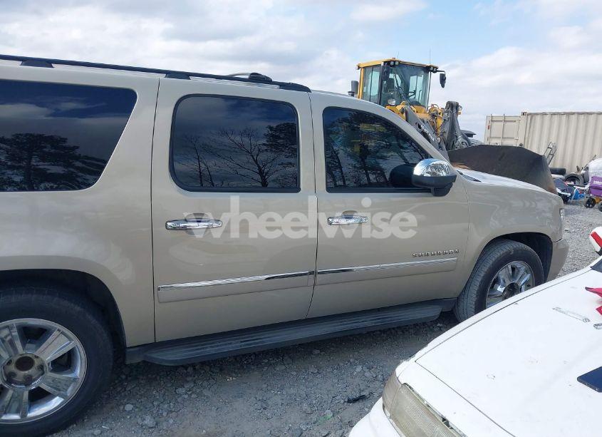 Photo 13 of 2010 Chevrolet Suburban 1500 LTZ (VIN 1GNUCKE05AR173031)