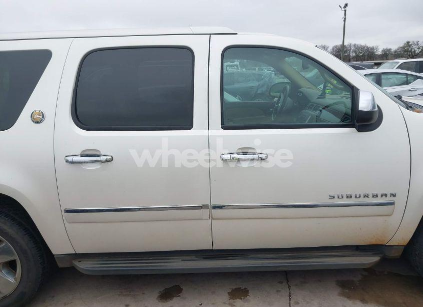 Photo 13 of 2010 Chevrolet Suburban 1500 LTZ (VIN 1GNUCKE05AR270519)