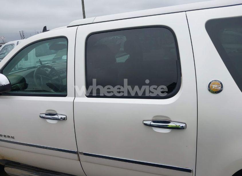 Photo 14 of 2010 Chevrolet Suburban 1500 LTZ (VIN 1GNUCKE05AR270519)