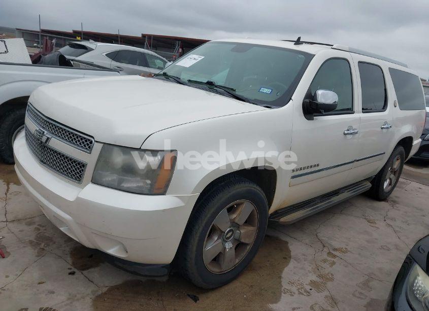 Photo 2 of 2010 Chevrolet Suburban 1500 LTZ (VIN 1GNUCKE05AR270519)