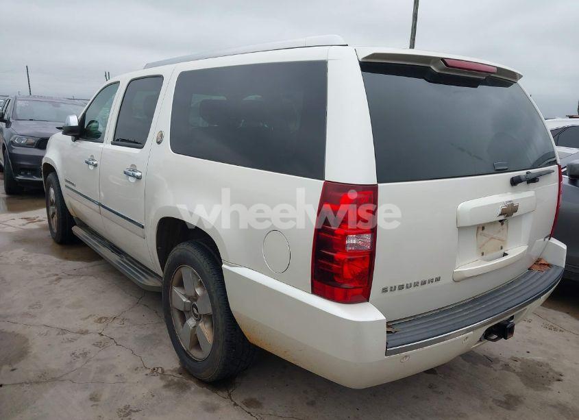 Photo 3 of 2010 Chevrolet Suburban 1500 LTZ (VIN 1GNUCKE05AR270519)