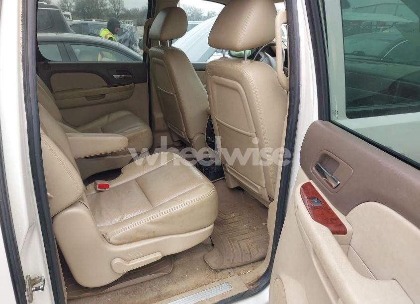 Photo 8 of 2010 Chevrolet Suburban 1500 LTZ (VIN 1GNUCKE05AR270519)