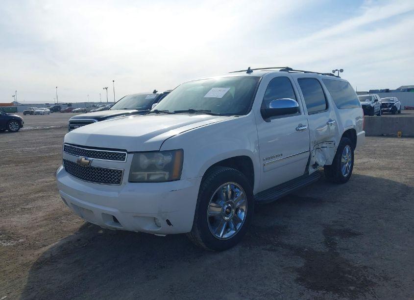 Photo 2 of 2010 Chevrolet Suburban 1500 LTZ (VIN 1GNUCKE06AR205193)