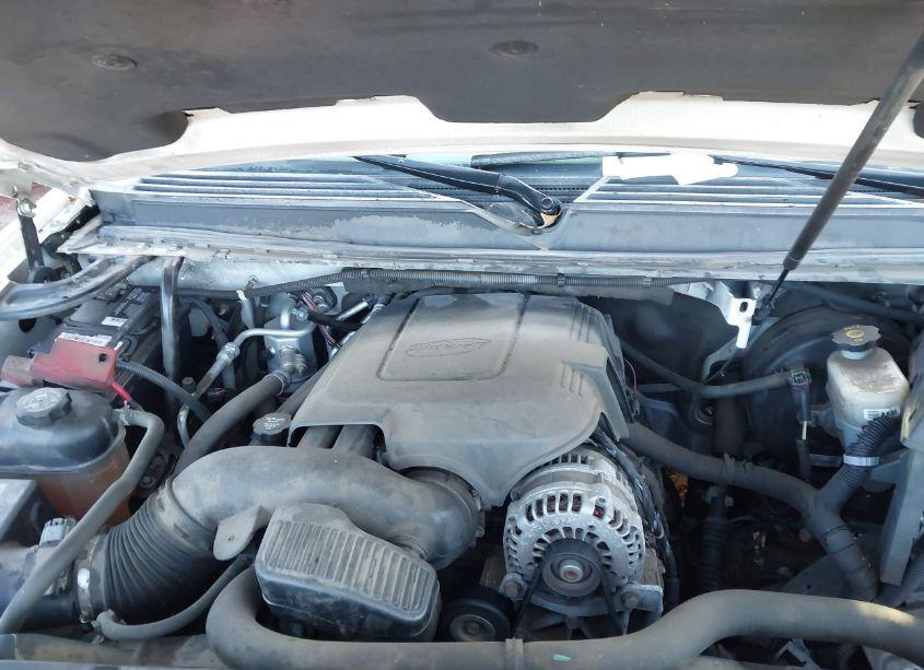 Photo 10 of 2010 Chevrolet Suburban 1500 LTZ (VIN 1GNUCKE0XAR196997)