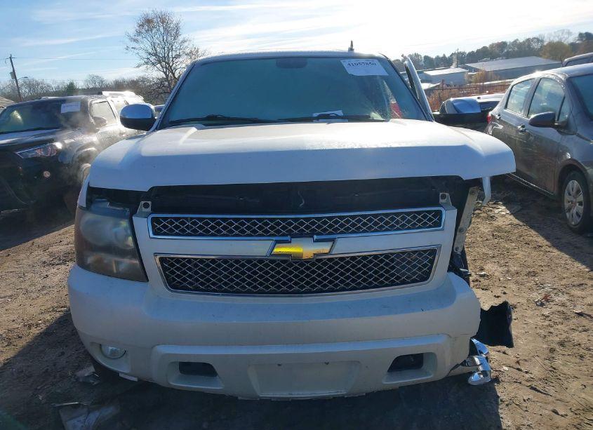 Photo 12 of 2010 Chevrolet Suburban 1500 LTZ (VIN 1GNUCKE0XAR196997)