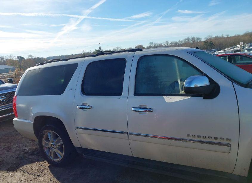 Photo 13 of 2010 Chevrolet Suburban 1500 LTZ (VIN 1GNUCKE0XAR196997)