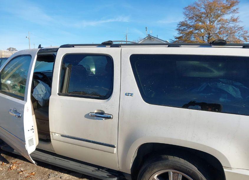 Photo 14 of 2010 Chevrolet Suburban 1500 LTZ (VIN 1GNUCKE0XAR196997)