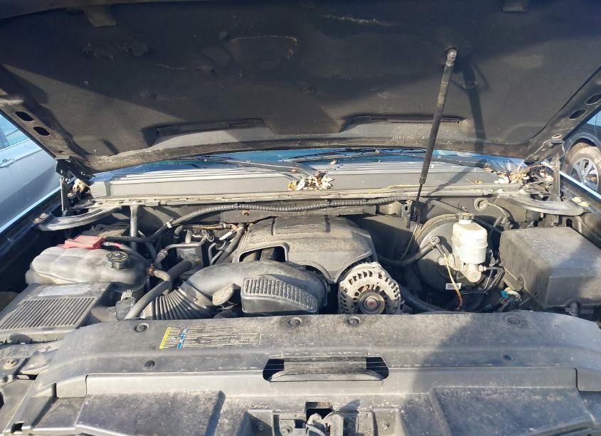 Photo 10 of 2010 Chevrolet Tahoe LS (VIN 1GNUKAE01AR115592)