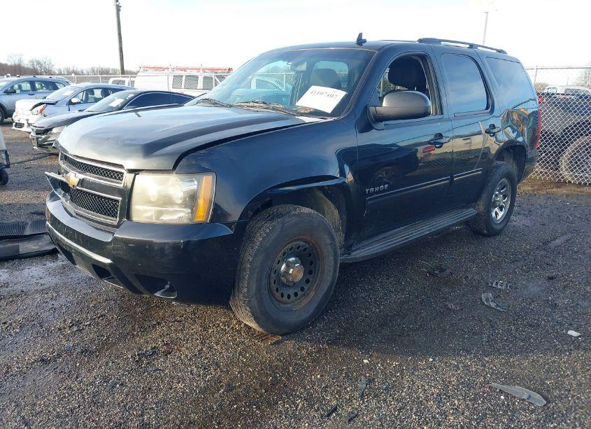 Photo 2 of 2010 Chevrolet Tahoe LS (VIN 1GNUKAE01AR115592)