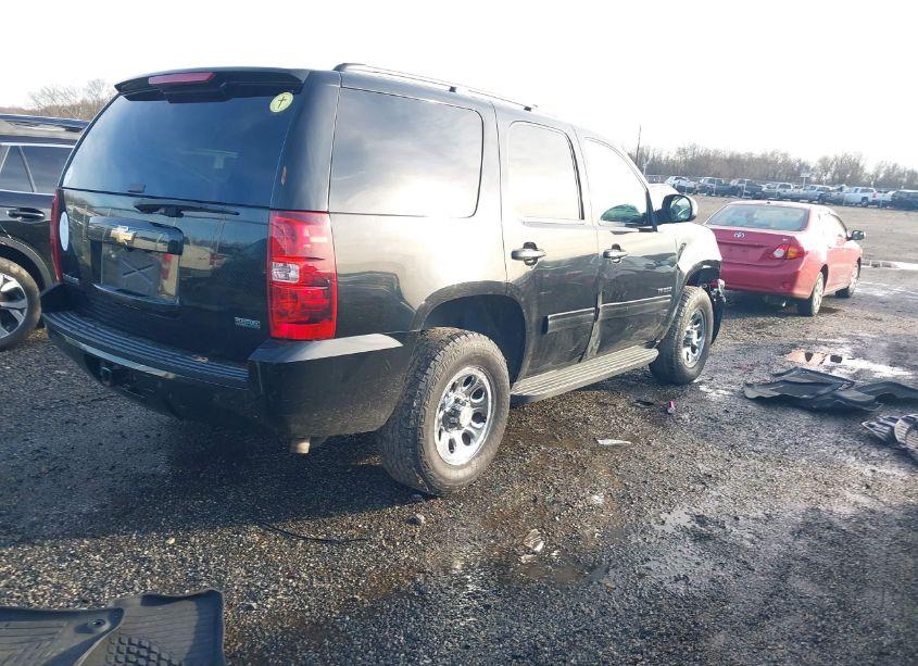 Photo 4 of 2010 Chevrolet Tahoe LS (VIN 1GNUKAE01AR115592)