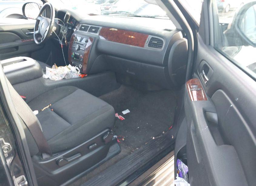 Photo 5 of 2010 Chevrolet Tahoe LS (VIN 1GNUKAE01AR115592)