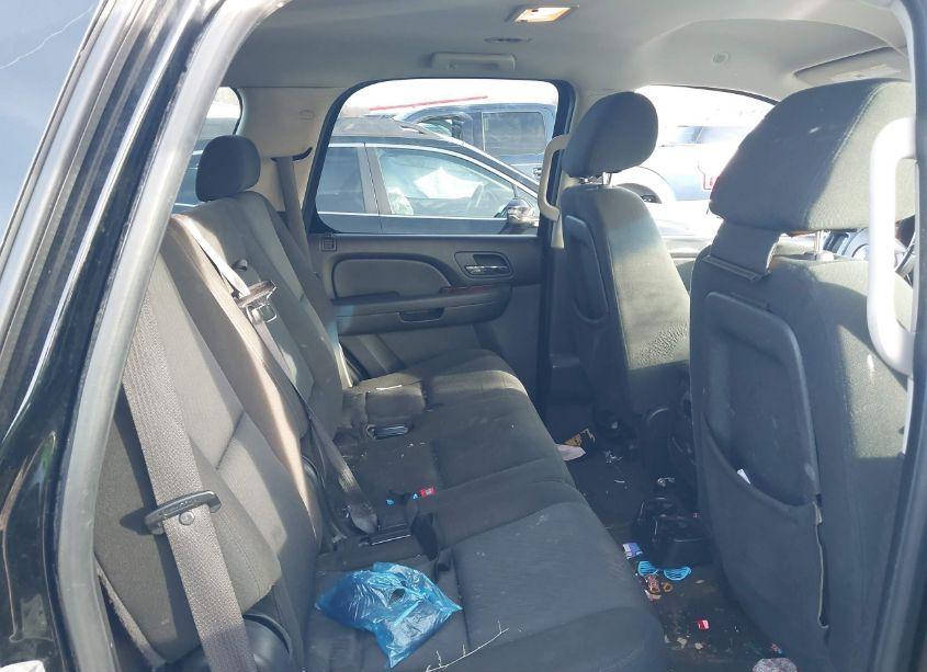 Photo 8 of 2010 Chevrolet Tahoe LS (VIN 1GNUKAE01AR115592)