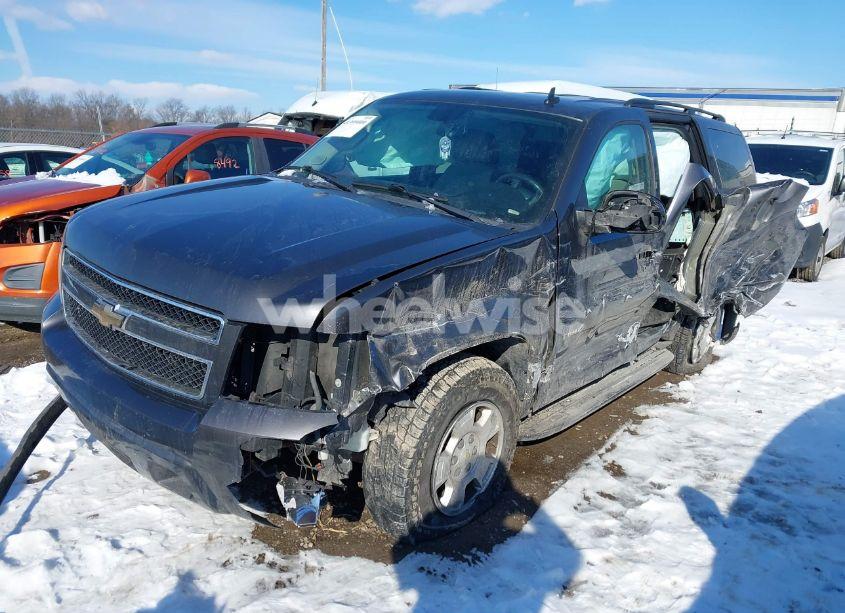 Photo 2 of 2010 Chevrolet Tahoe LS (VIN 1GNUKAE02AR244862)