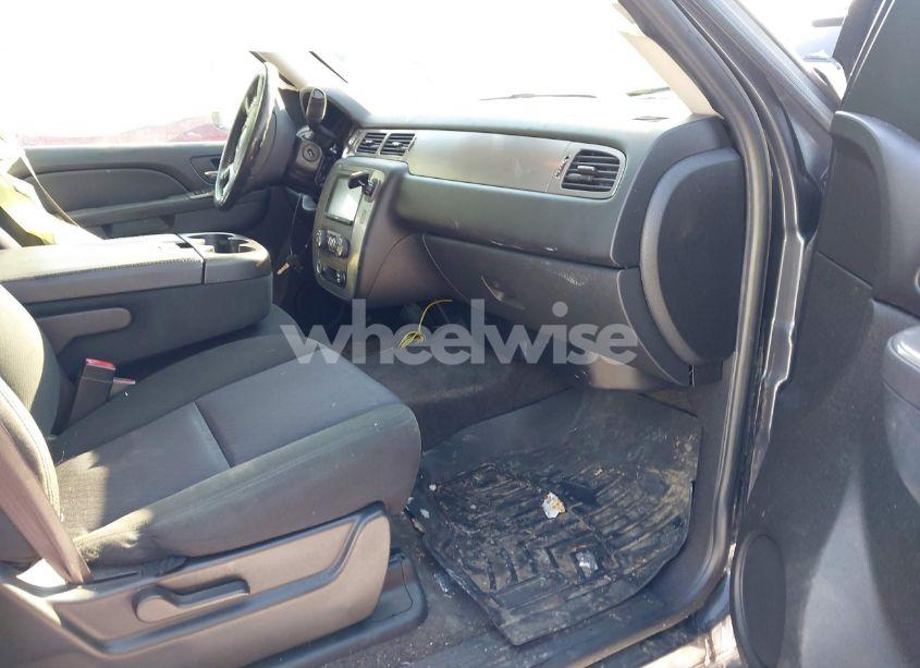 Photo 5 of 2010 Chevrolet Tahoe LS (VIN 1GNUKAE02AR244862)