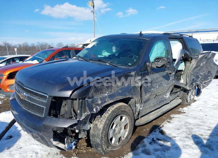 Photo 6 of 2010 Chevrolet Tahoe LS (VIN 1GNUKAE02AR244862)