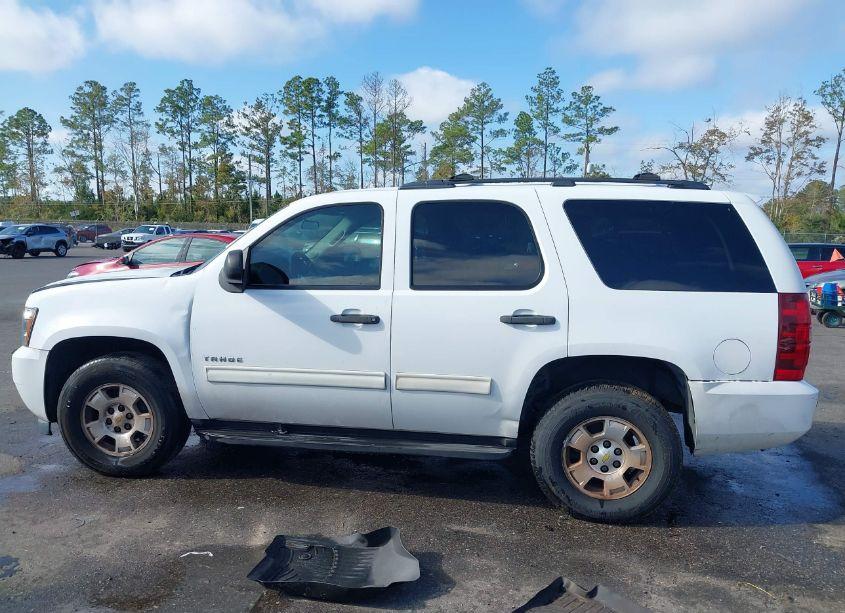 Photo 14 of 2010 Chevrolet Tahoe LS (VIN 1GNUKAE06AR151729)
