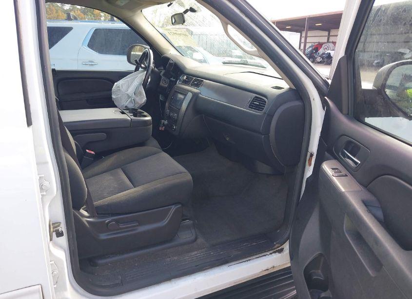 Photo 5 of 2010 Chevrolet Tahoe LS (VIN 1GNUKAE06AR151729)