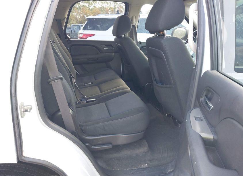Photo 8 of 2010 Chevrolet Tahoe LS (VIN 1GNUKAE06AR151729)