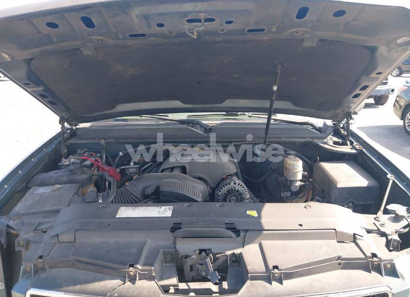 Photo 10 of 2010 Chevrolet Tahoe LT (VIN 1GNUKBE00AR117498)