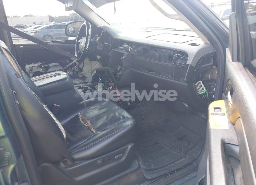 Photo 5 of 2010 Chevrolet Tahoe LT (VIN 1GNUKBE00AR117498)