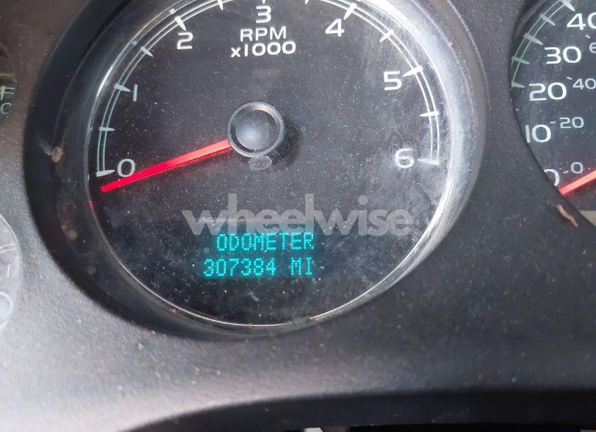 Photo 7 of 2010 Chevrolet Tahoe LT (VIN 1GNUKBE00AR117498)