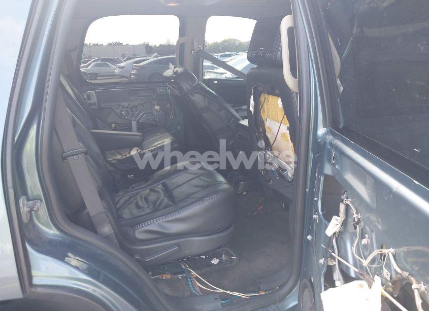 Photo 8 of 2010 Chevrolet Tahoe LT (VIN 1GNUKBE00AR117498)