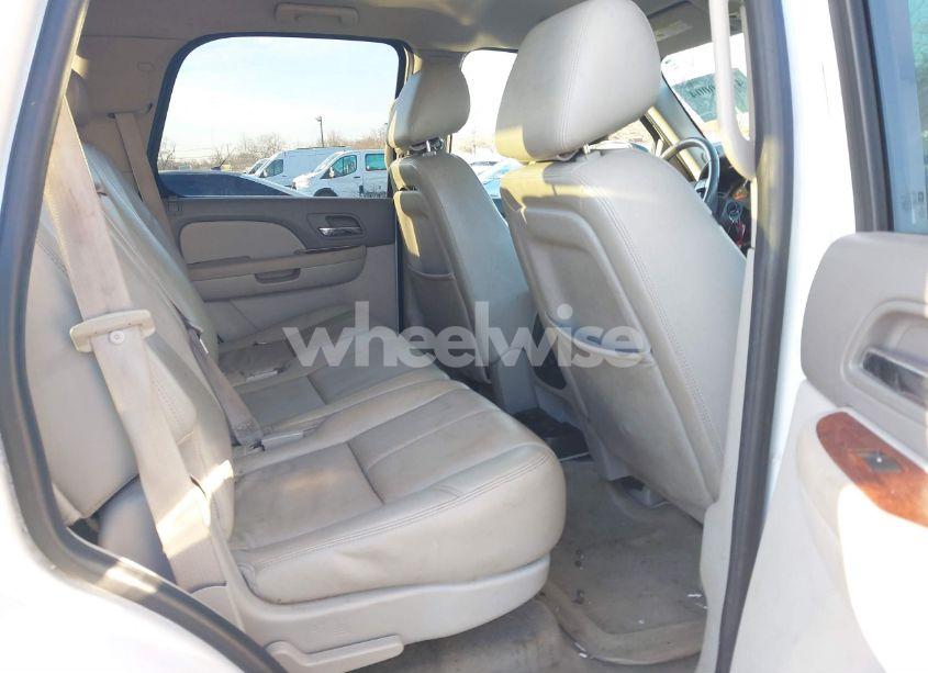 Photo 8 of 2010 Chevrolet Tahoe LT (VIN 1GNUKBE01AR120491)