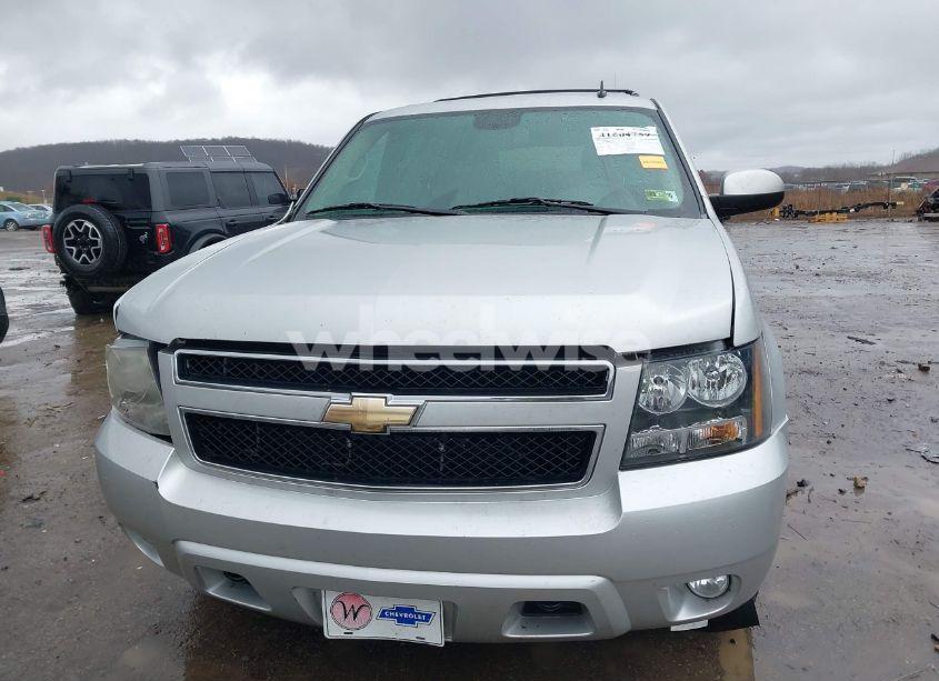 Photo 12 of 2010 Chevrolet Tahoe LT (VIN 1GNUKBE01AR188001)