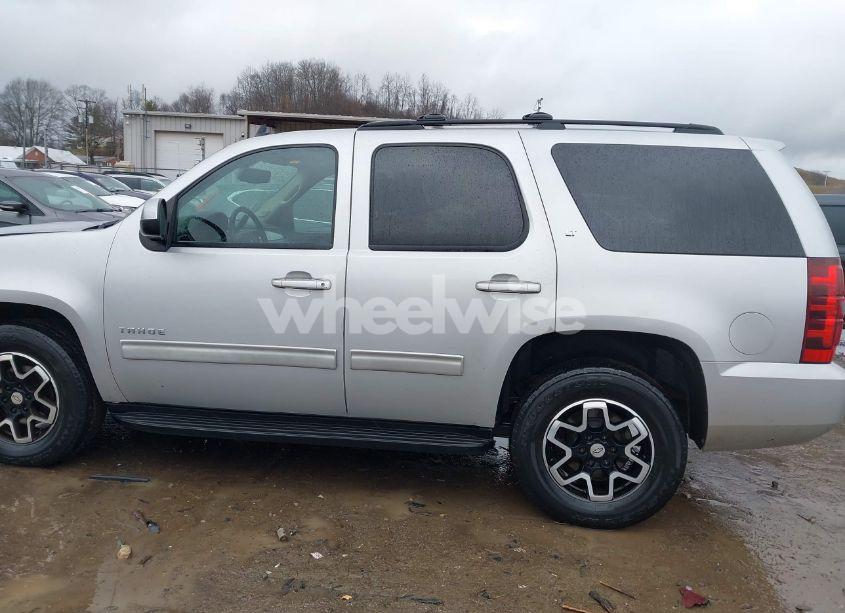 Photo 14 of 2010 Chevrolet Tahoe LT (VIN 1GNUKBE01AR188001)