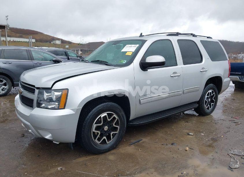 Photo 2 of 2010 Chevrolet Tahoe LT (VIN 1GNUKBE01AR188001)