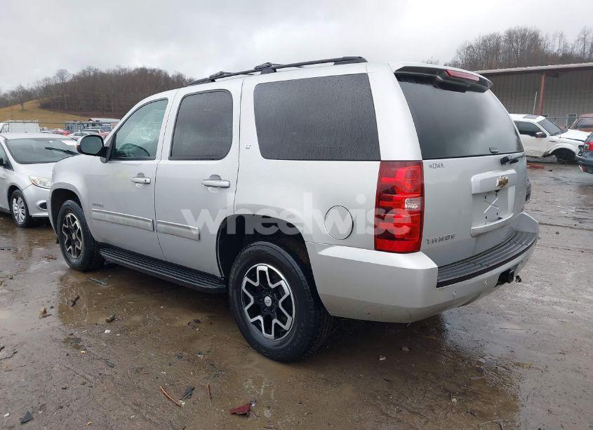 Photo 3 of 2010 Chevrolet Tahoe LT (VIN 1GNUKBE01AR188001)