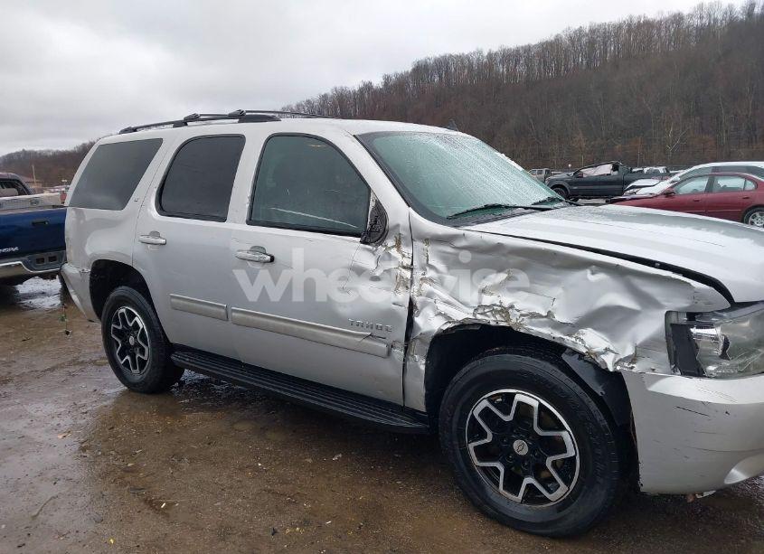 Photo 6 of 2010 Chevrolet Tahoe LT (VIN 1GNUKBE01AR188001)