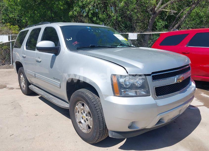2010 Chevrolet Tahoe LT (VIN 1GNUKBE02AR232359) main photo