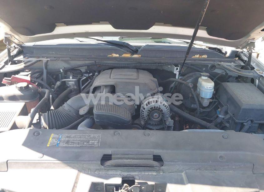 Photo 10 of 2010 Chevrolet Tahoe LT (VIN 1GNUKBE02AR232359)