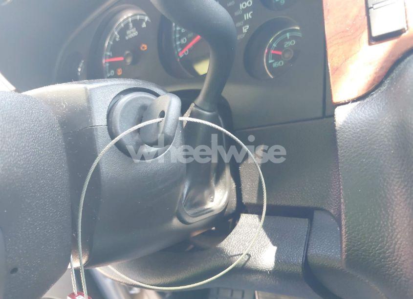 Photo 11 of 2010 Chevrolet Tahoe LT (VIN 1GNUKBE02AR232359)