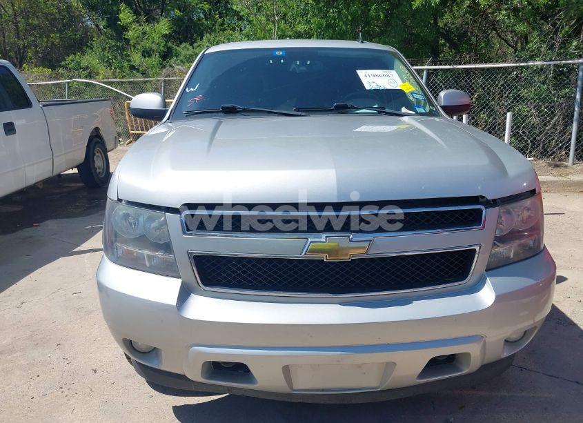 Photo 12 of 2010 Chevrolet Tahoe LT (VIN 1GNUKBE02AR232359)