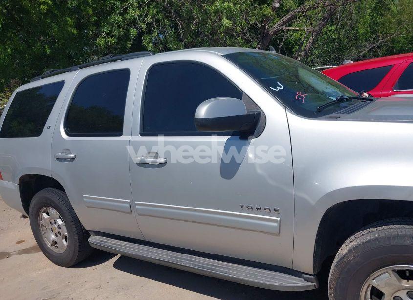 Photo 13 of 2010 Chevrolet Tahoe LT (VIN 1GNUKBE02AR232359)