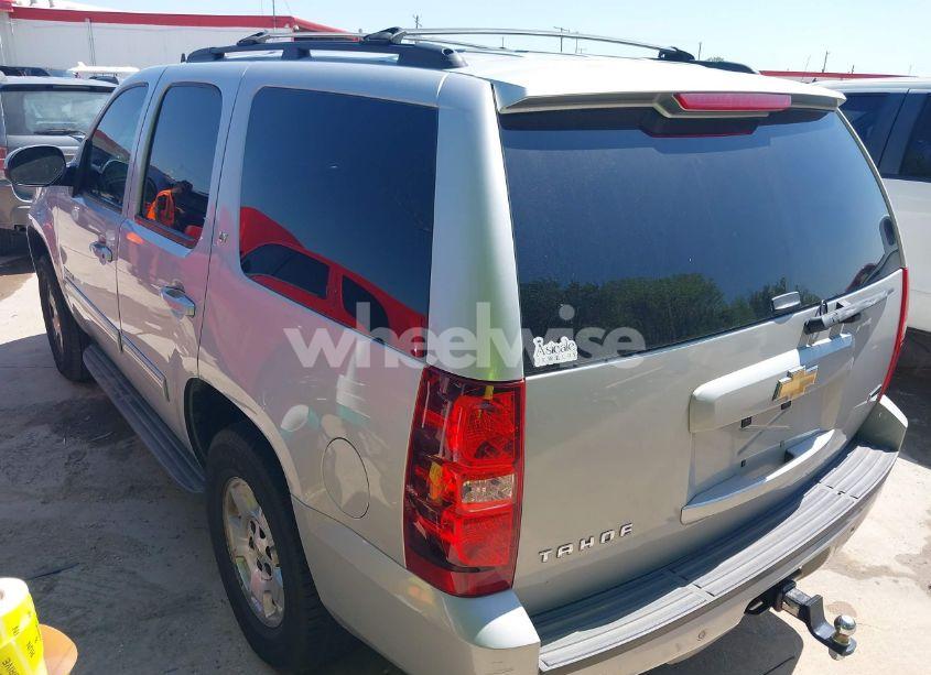 Photo 3 of 2010 Chevrolet Tahoe LT (VIN 1GNUKBE02AR232359)