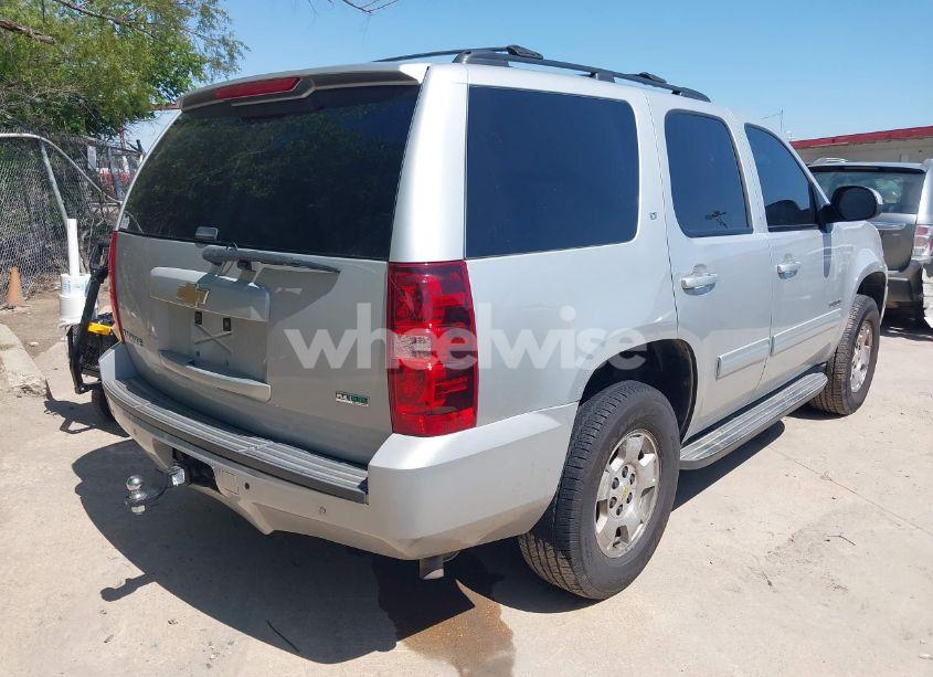 Photo 4 of 2010 Chevrolet Tahoe LT (VIN 1GNUKBE02AR232359)
