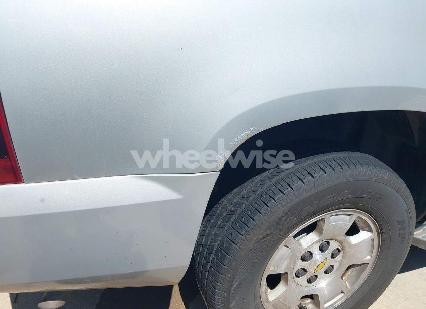 Photo 6 of 2010 Chevrolet Tahoe LT (VIN 1GNUKBE02AR232359)